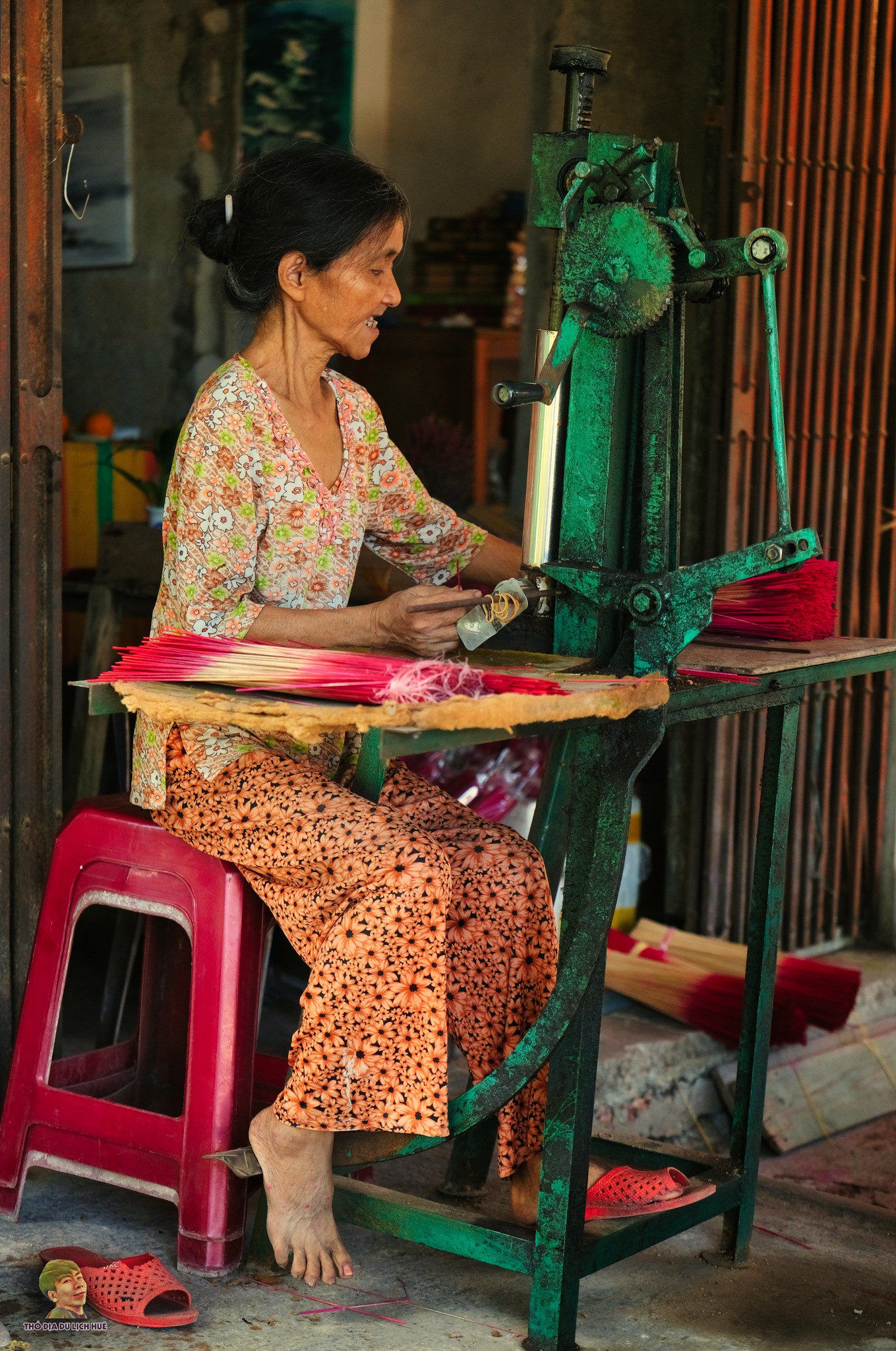 Tự tay khám phá từng bước trong quy trình làm hương truyền thống (Nguồn: Trần Đình Đức Hiếu)